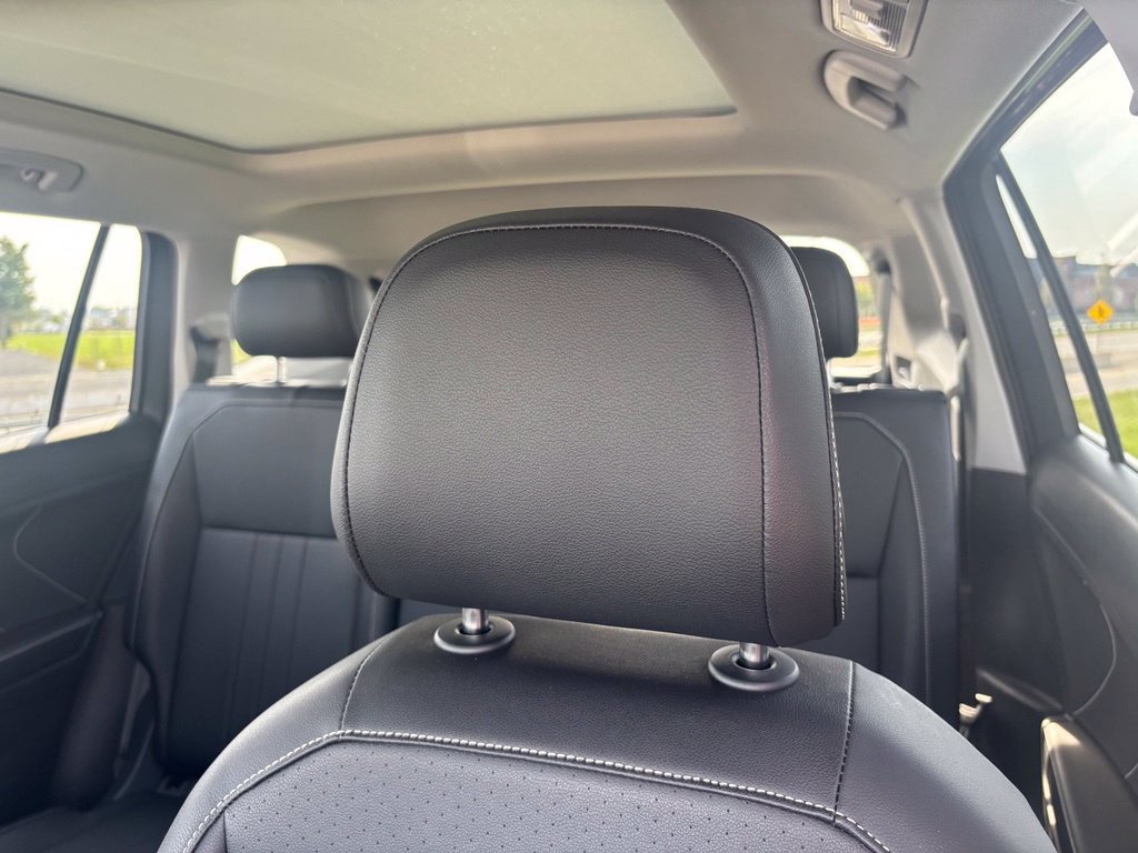 Used 2023 Volkswagen Tiguan SE w/ Panoramic Sunroof Package FWD image 29