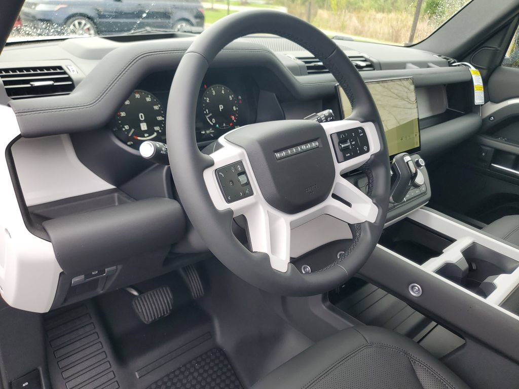Used 2026 Land Rover Defender 130 X-Dynamic SE AWD/4WD image 16