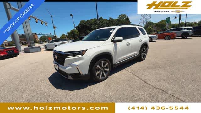 Used 2025 Honda Pilot Touring image 4