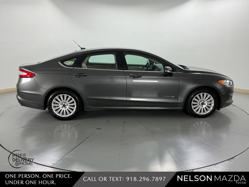 Used 2016 Ford Fusion SE FWD image 5