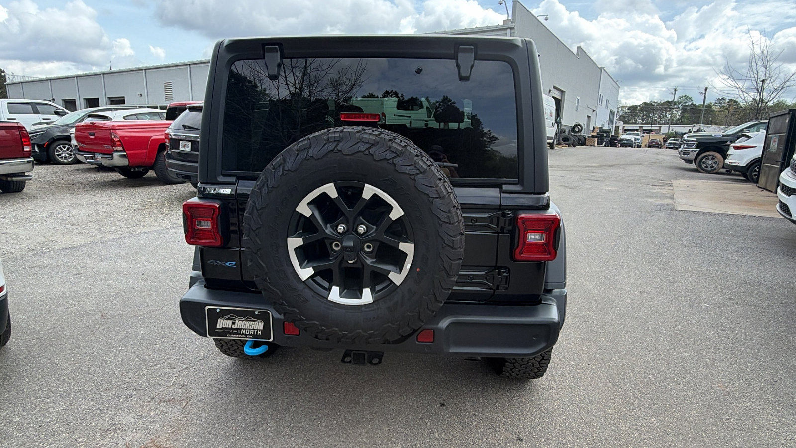 Used 2025 Jeep Wrangler Unlimited Rubicon 4xe w/ Safety Group AWD/4WD image 9
