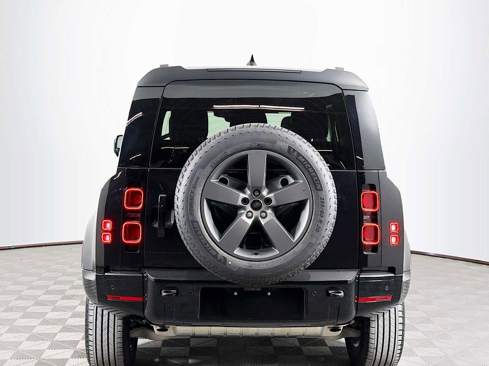 Used 2025 Land Rover Defender 90 X-Dynamic SE image 6