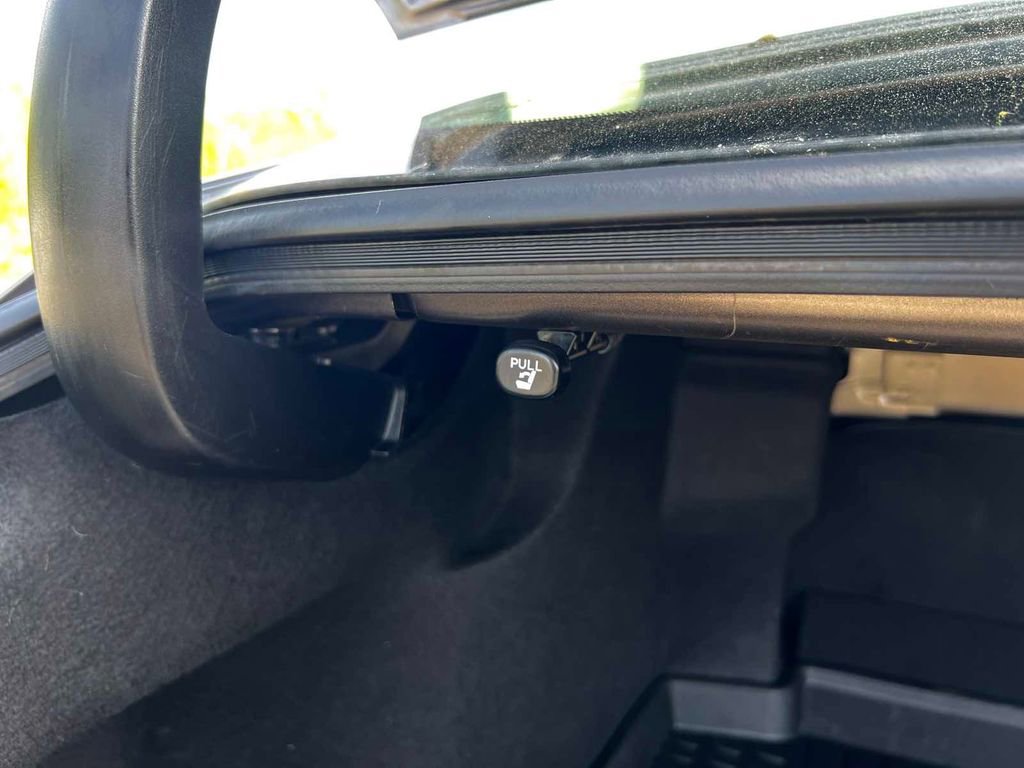 Used 2020 Toyota Camry XLE w/ Sunroof Package image 33