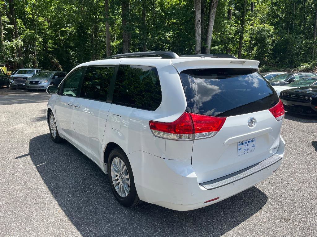 Used 2014 Toyota Sienna XLE FWD image 6