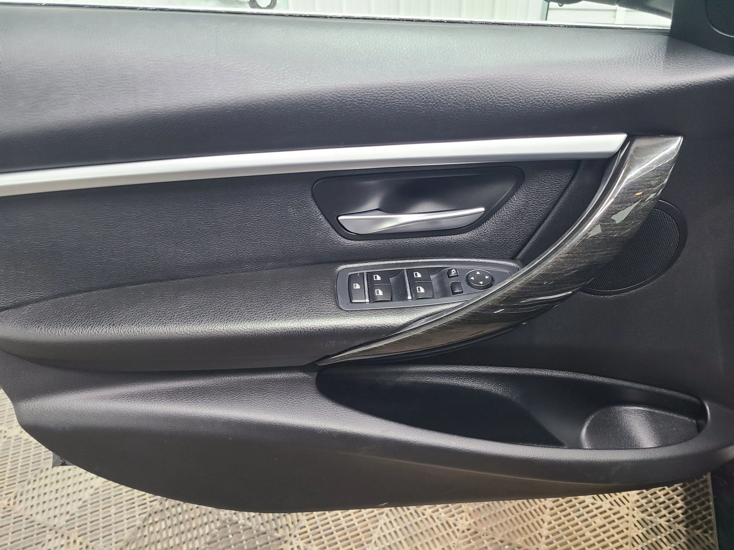 Used 2018 BMW 330i xDrive Sedan w/ Convenience Package image 22