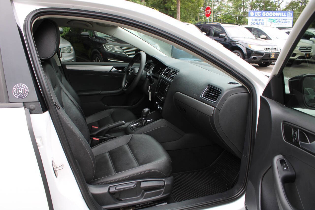 Used 2018 Volkswagen Jetta Wolfsburg Edition image 28