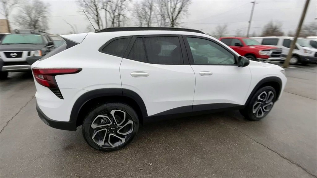 New 2026 Chevrolet Trax RS w/ Sunroof Package image 2