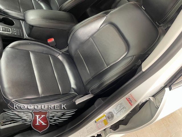 Used 2022 Ford Escape Titanium image 12