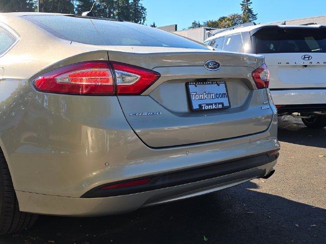 Used 2015 Ford Fusion SE FWD image 13