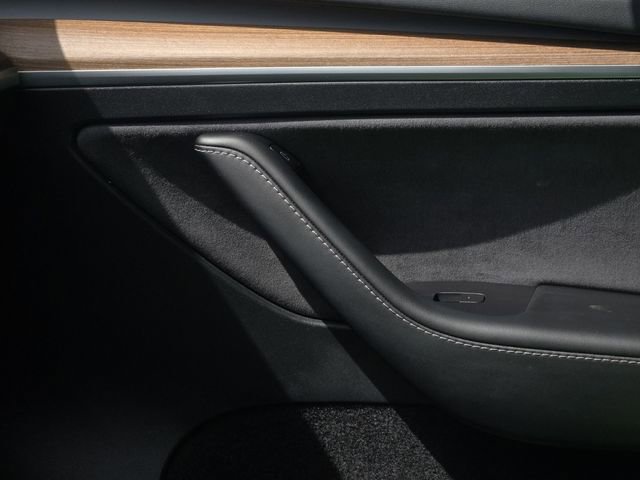 Used 2023 Tesla Model Y Long Range AWD/4WD image 29
