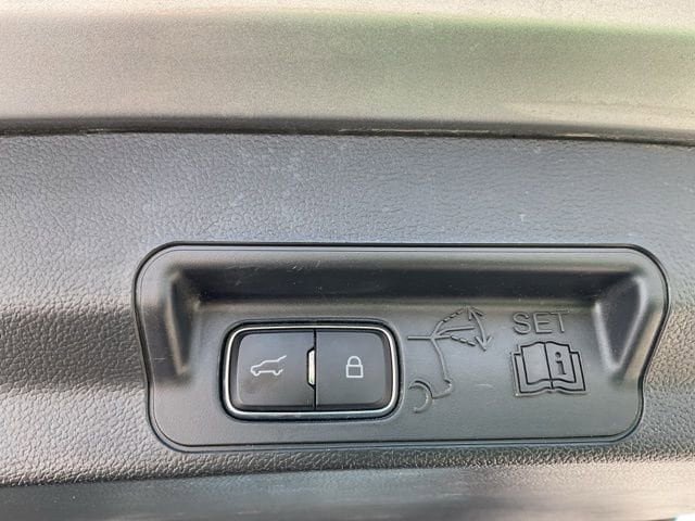 Used 2023 Ford Explorer Limited image 9