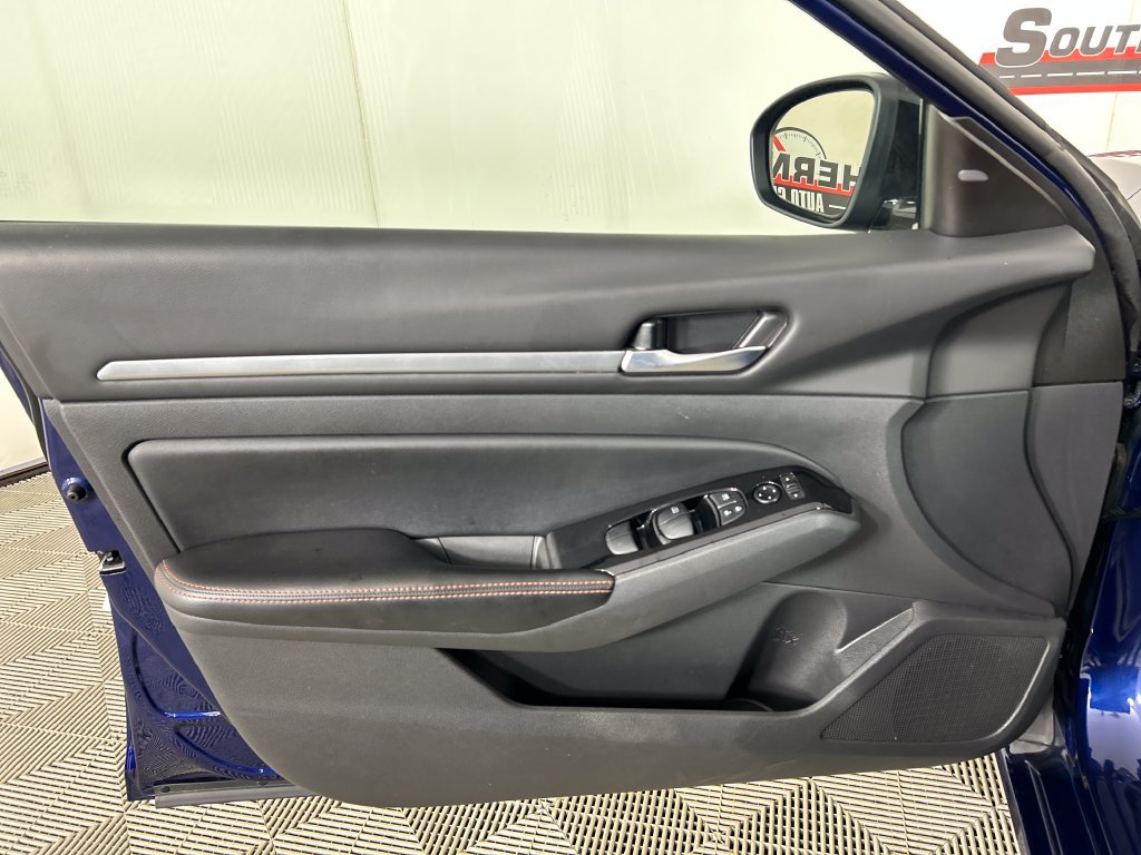 Used 2024 Nissan Altima 2.5 SR FWD image 11