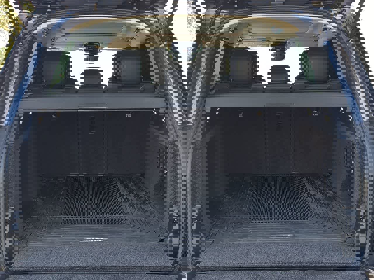 Used 2025 Land Rover Range Rover SE image 37