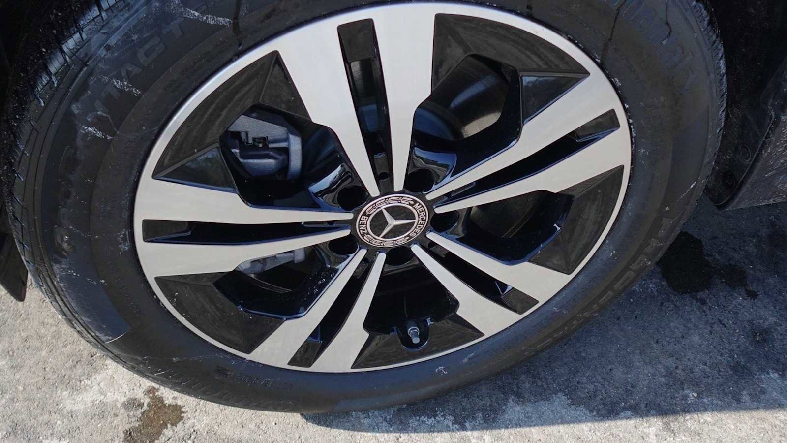 Used 2026 Mercedes-Benz GLB 250 4MATIC image 15