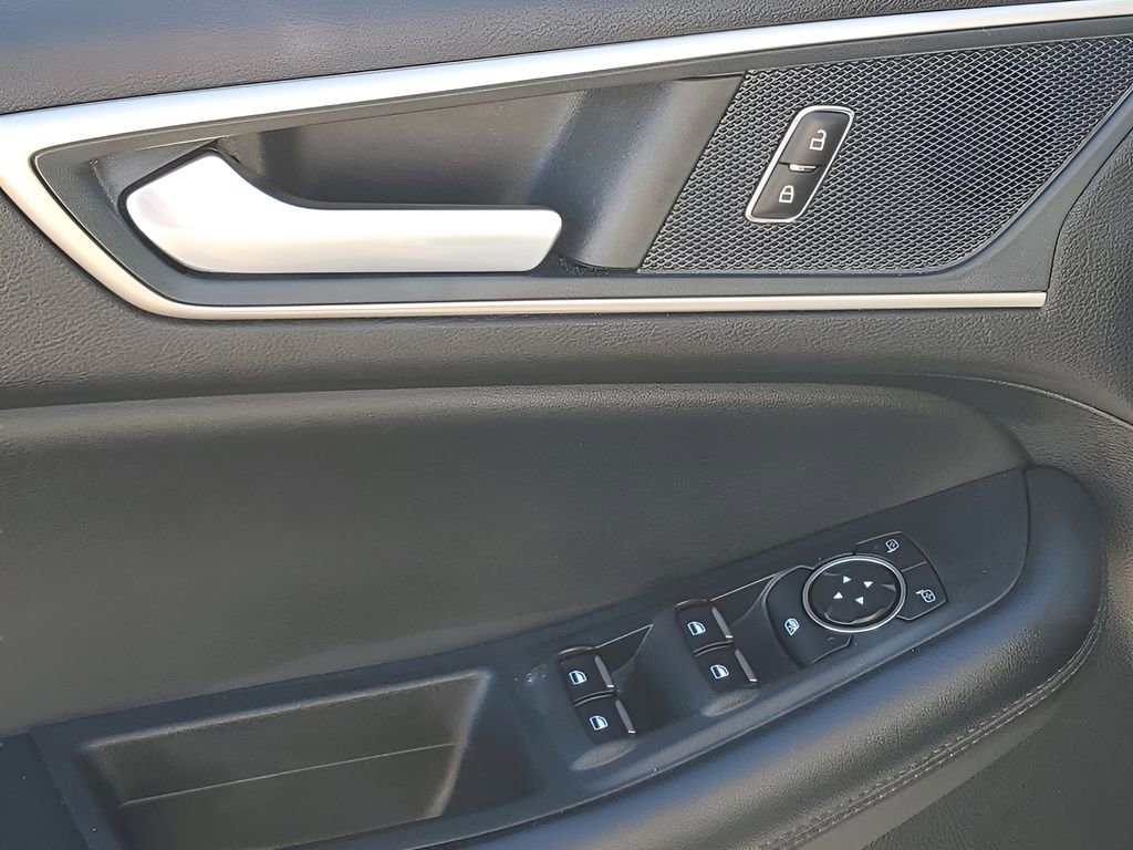 Used 2024 Ford Edge SEL image 45