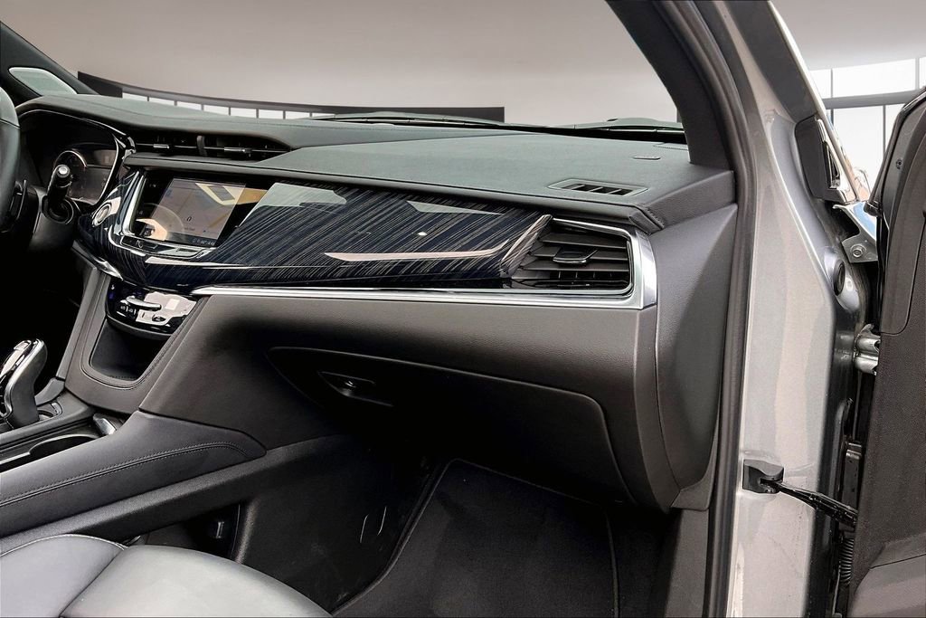 Certified 2025 Cadillac XT6 Premium Luxury AWD/4WD image 16