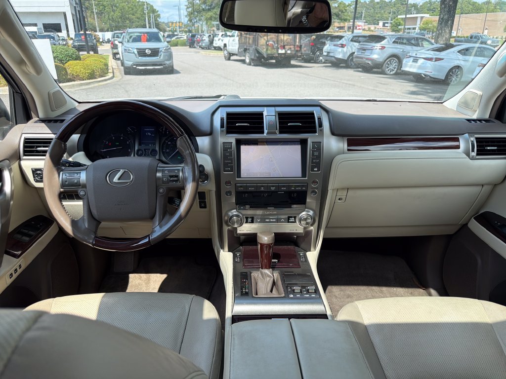 Used 2018 Lexus GX 460 Premium w/ Premium Package AWD/4WD image 2