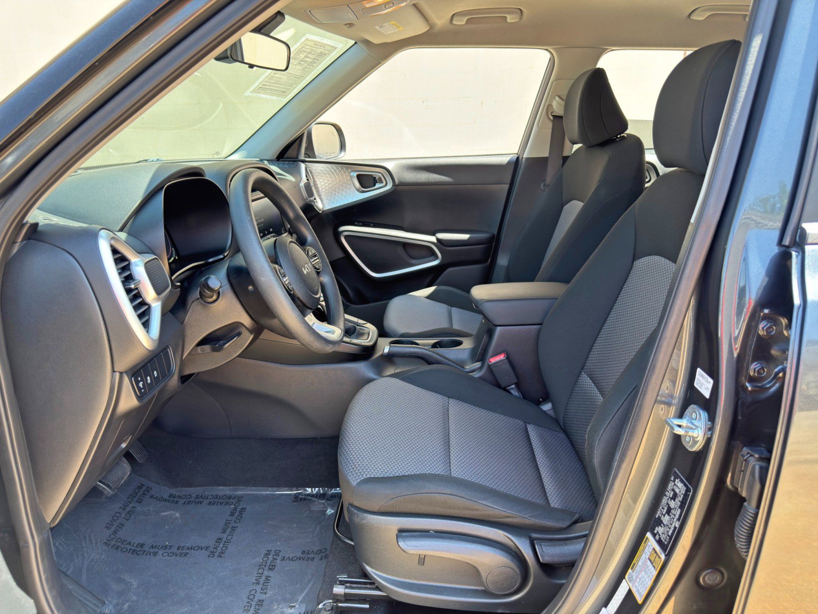 Used 2023 Kia Soul LX w/ LX Technology Package FWD image 15