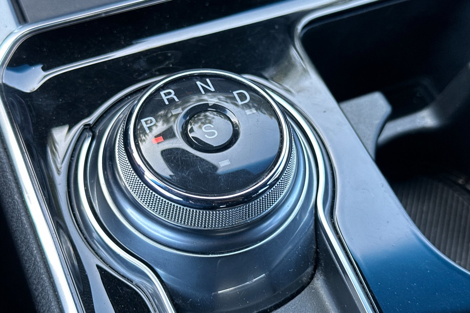 Used 2020 Ford Edge ST image 21