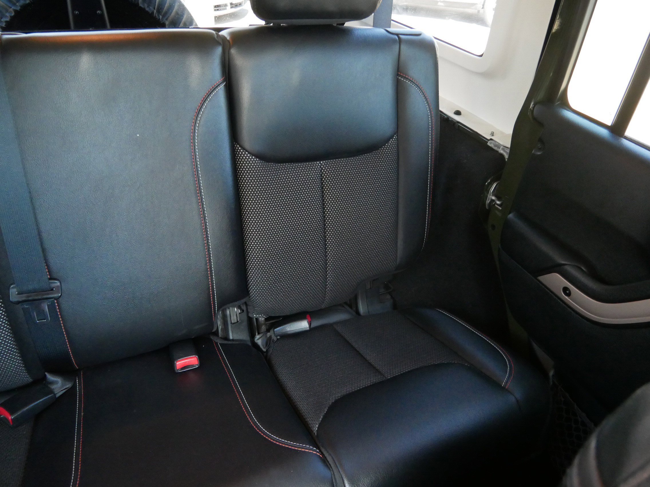 Used 2016 Jeep Wrangler Unlimited Sahara image 14