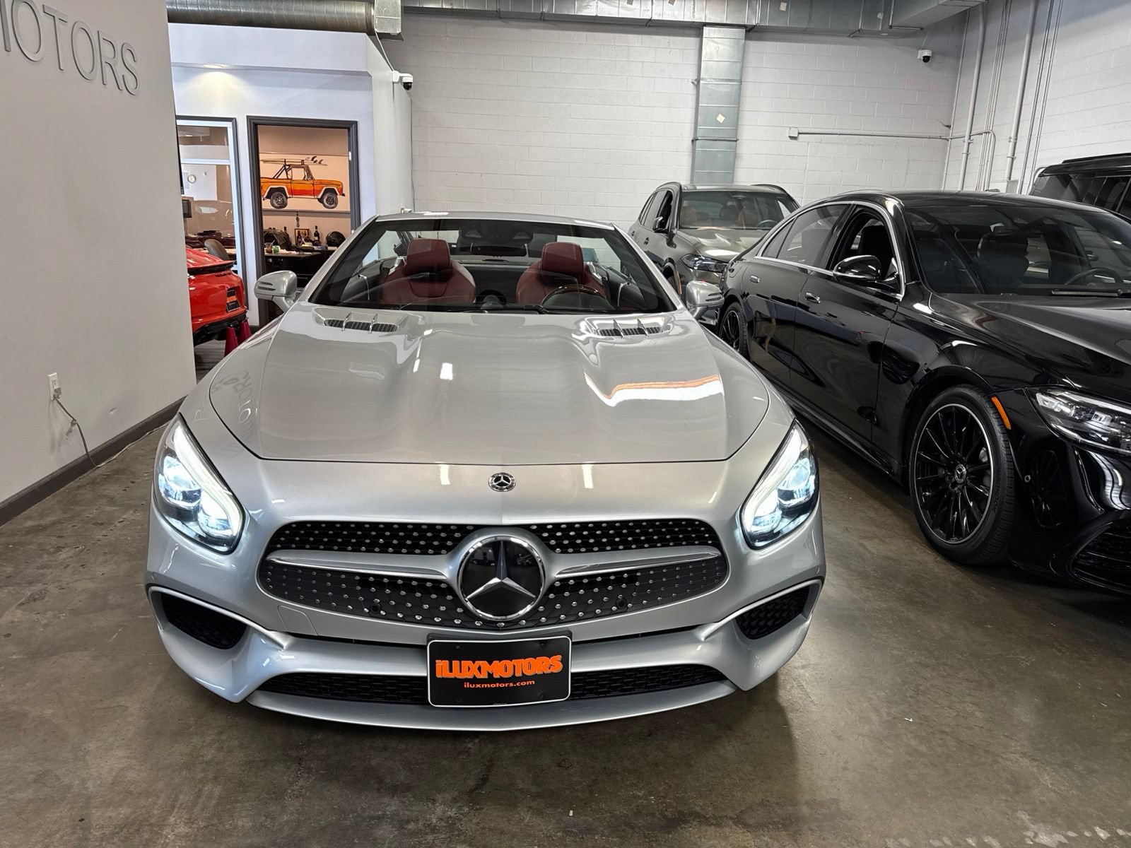 Used 2019 Mercedes-Benz SL 550 image 2