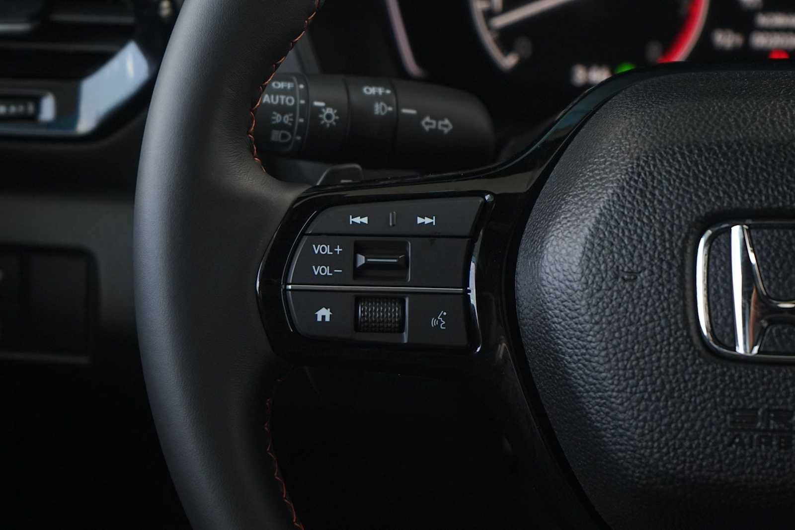Used 2025 Honda Pilot TrailSport image 17