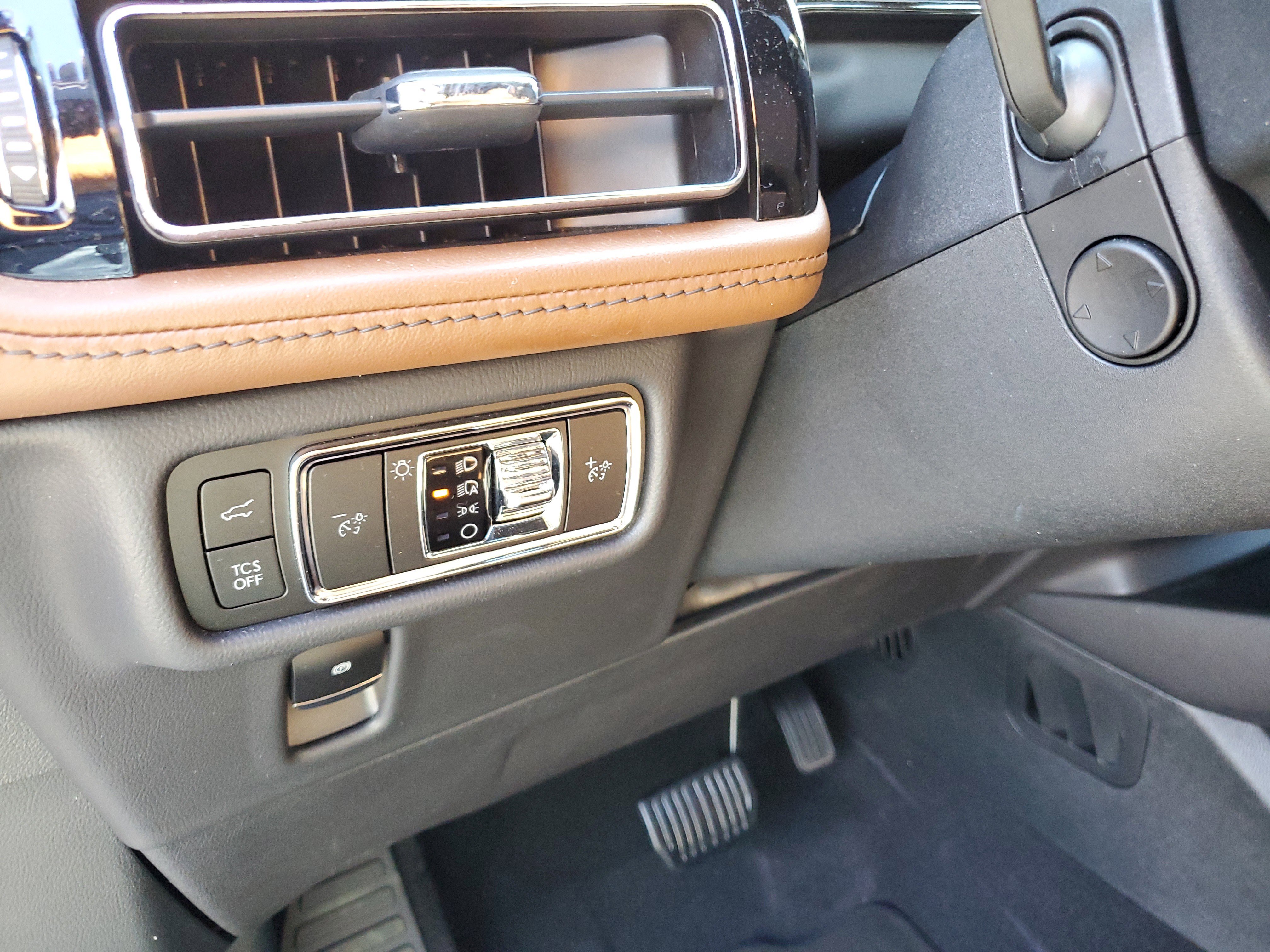 Certified 2023 Lincoln Nautilus Reserve image 19