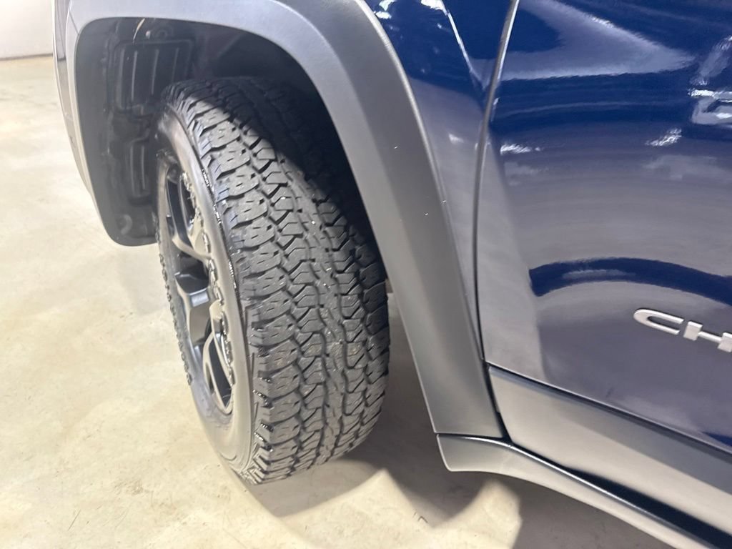 Used 2014 Jeep Cherokee Trailhawk w/ Technology Group AWD/4WD image 3
