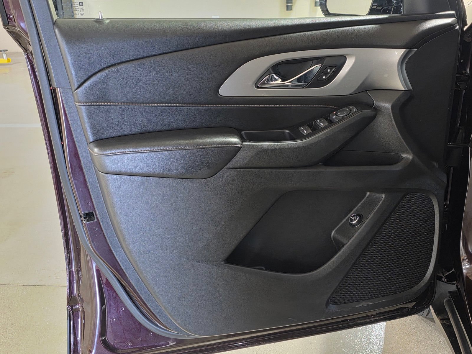 Used 2018 Chevrolet Traverse LT FWD image 21
