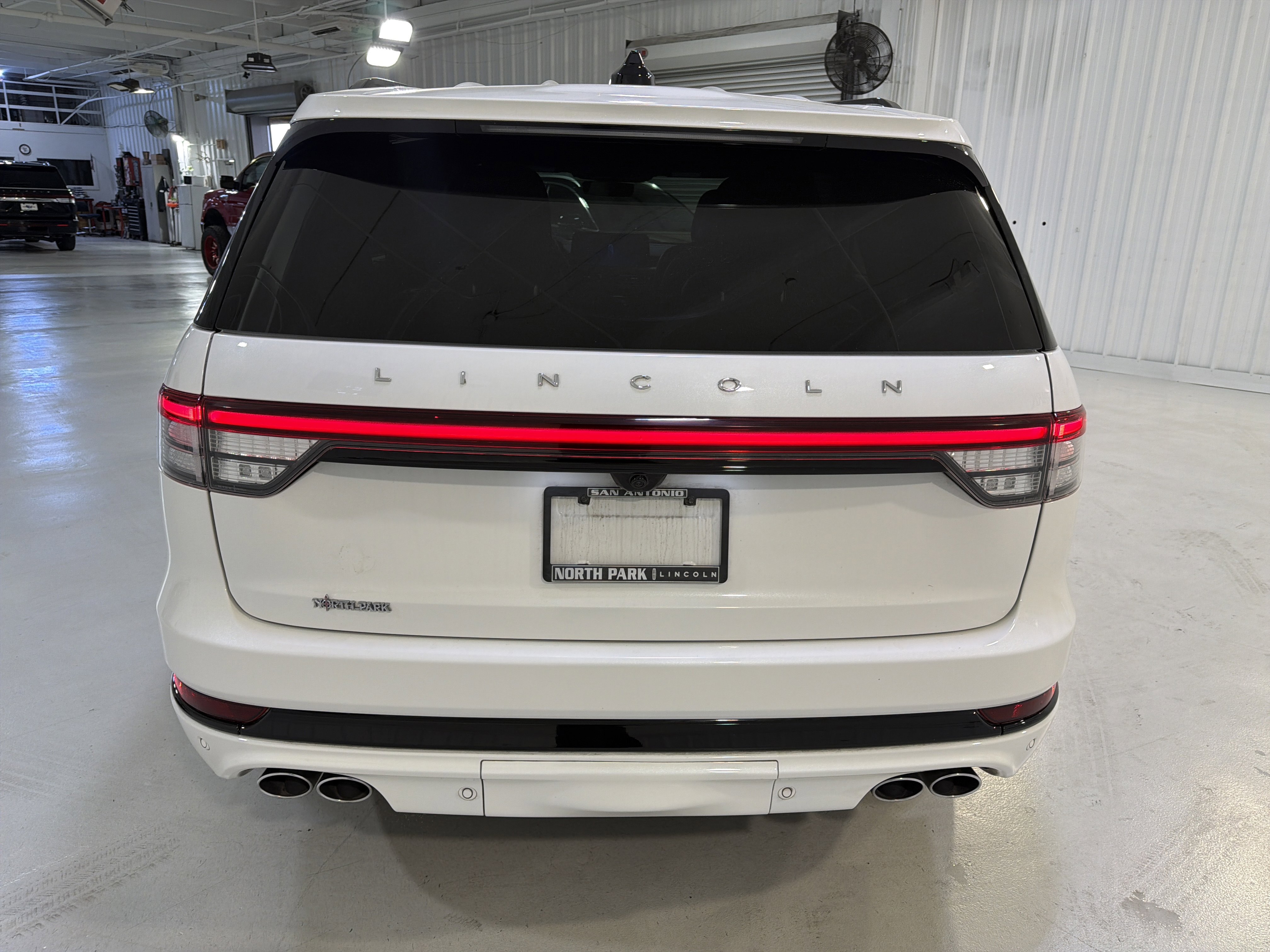 Used 2025 Lincoln Aviator Reserve w/ Luxury Package image 4