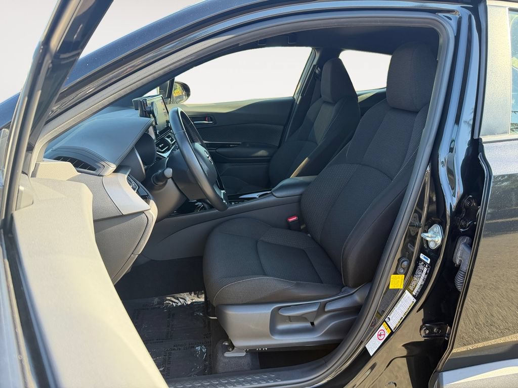 Used 2019 Toyota C-HR XLE FWD image 7