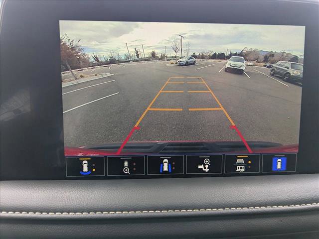 Used 2023 GMC Yukon SLT w/ SLT Premium Package image 12