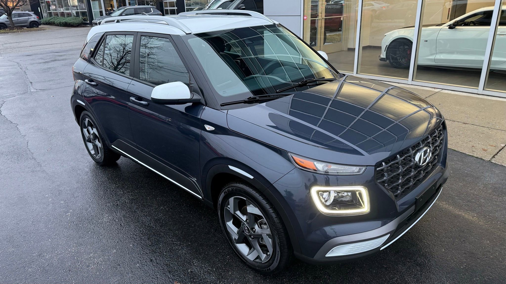 Used 2020 Hyundai Venue image 13