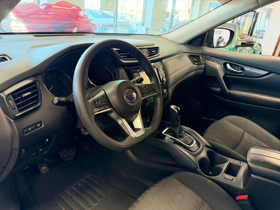 Used 2018 Nissan Rogue S image 22