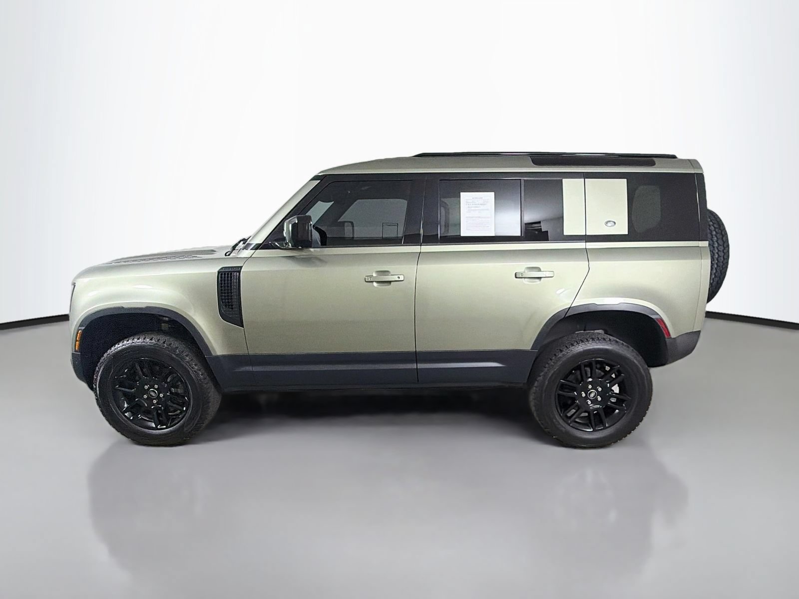 Used 2023 Land Rover Defender 110 S AWD/4WD image 2