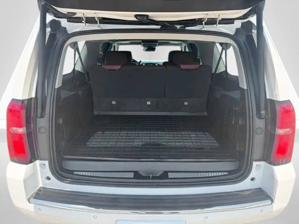 Used 2019 Chevrolet Suburban Premier w/ Premier Plus Edition AWD/4WD image 32