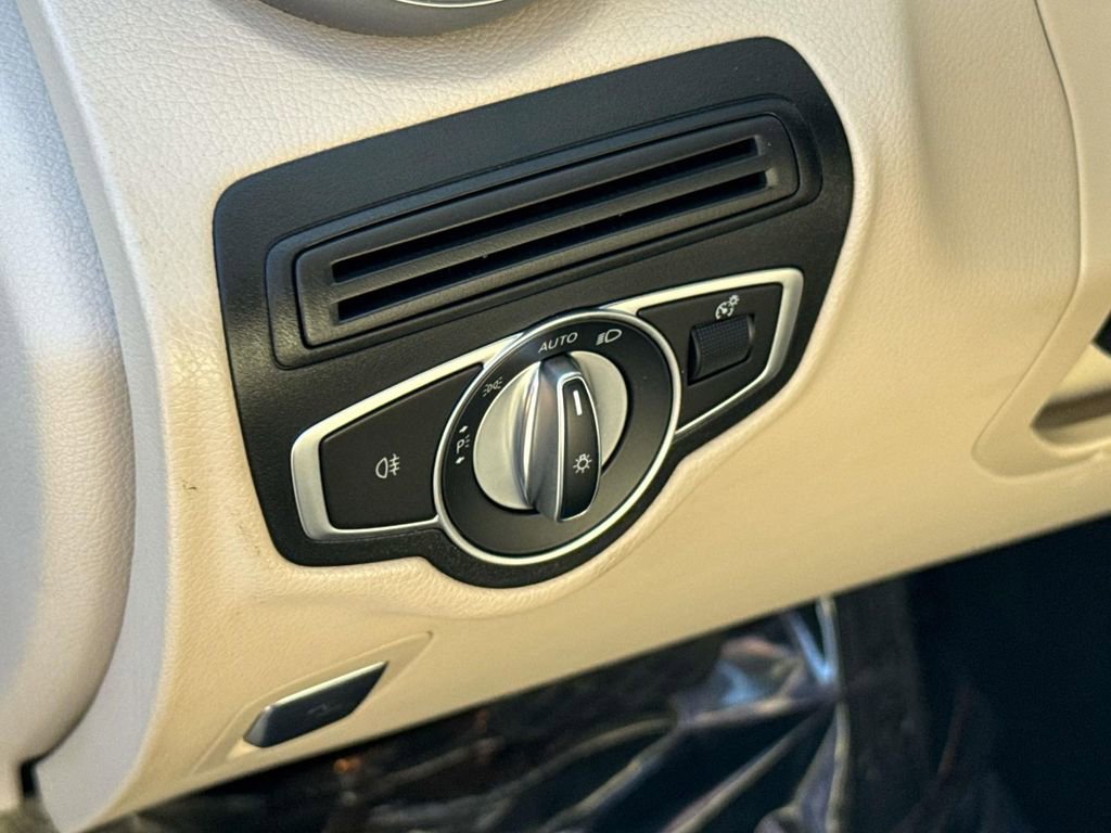 Used 2022 Mercedes-Benz GLC 300 4MATIC image 26