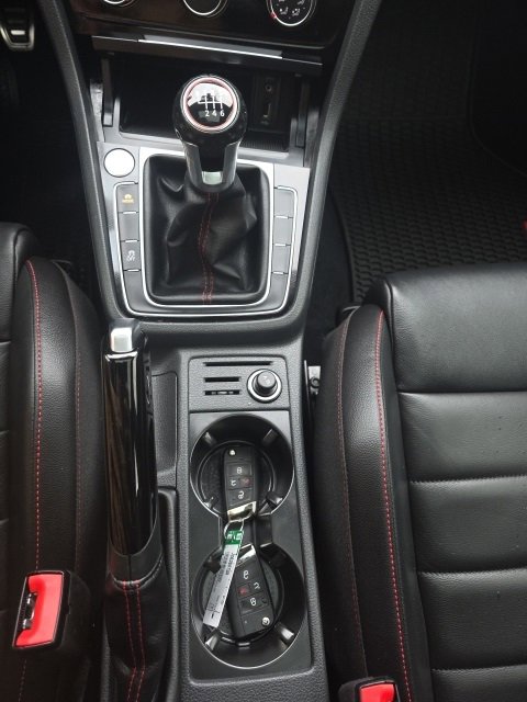 Used 2017 Volkswagen GTI SE image 19