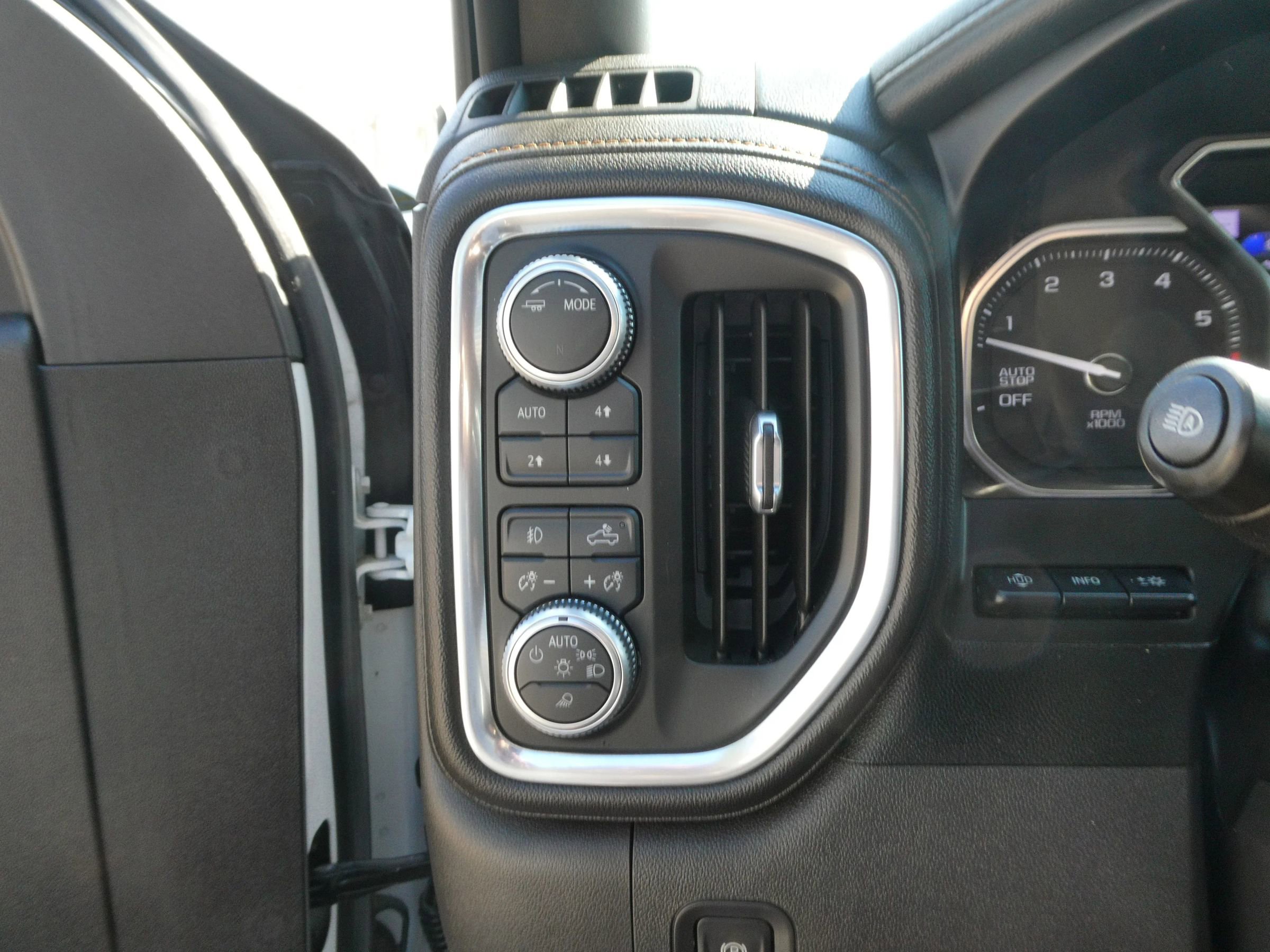 Used 2020 GMC Sierra 1500 AT4 w/ Off-Road Performance Package image 15