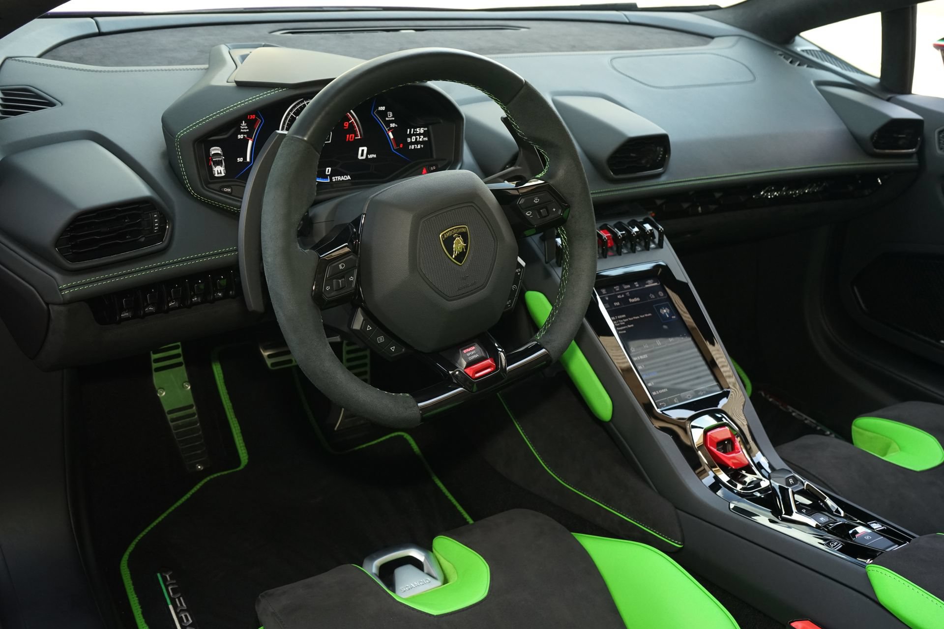 Used 2023 Lamborghini Huracan EVO RWD image 2