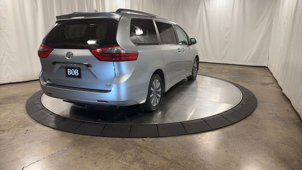 Used 2020 Toyota Sienna Limited image 8