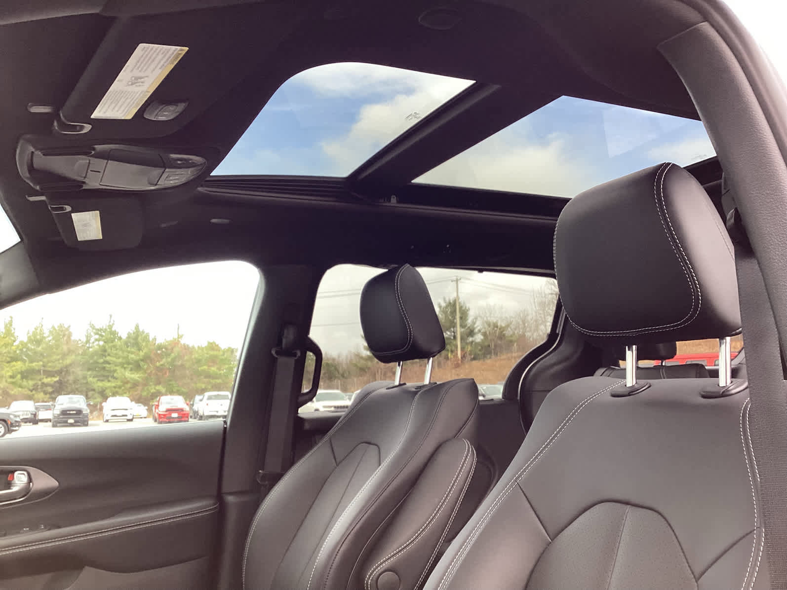 New 2026 Chrysler Pacifica Select image 15