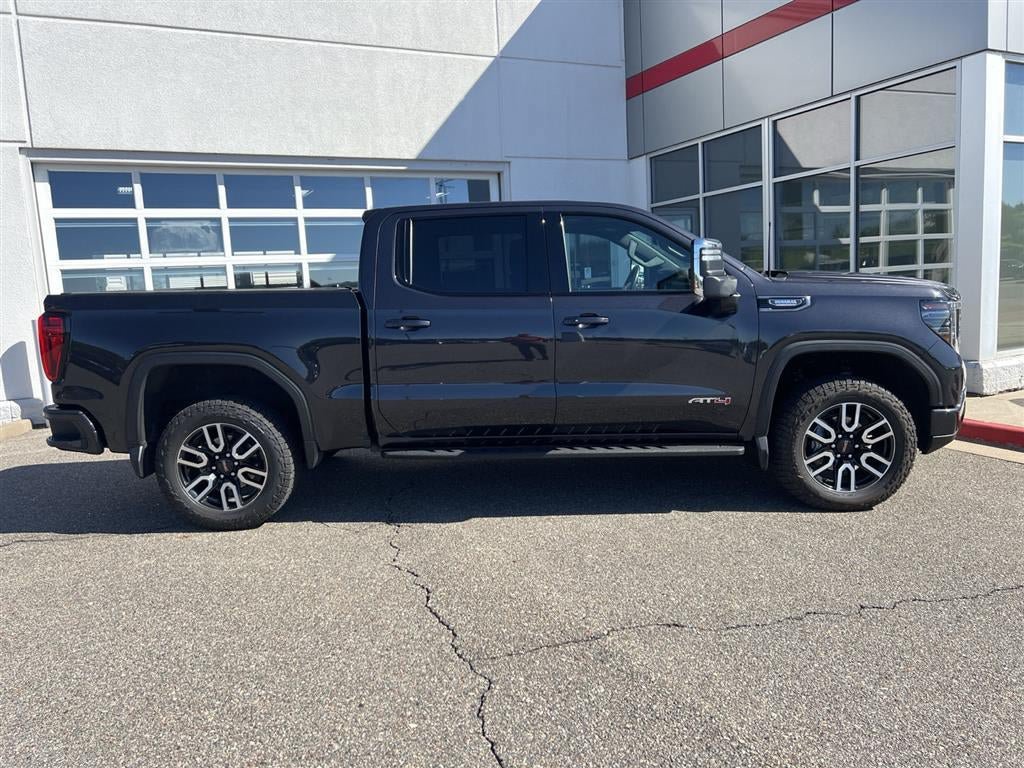 Used 2024 GMC Sierra 1500 AT4 w/ Technology Package AWD/4WD image 17