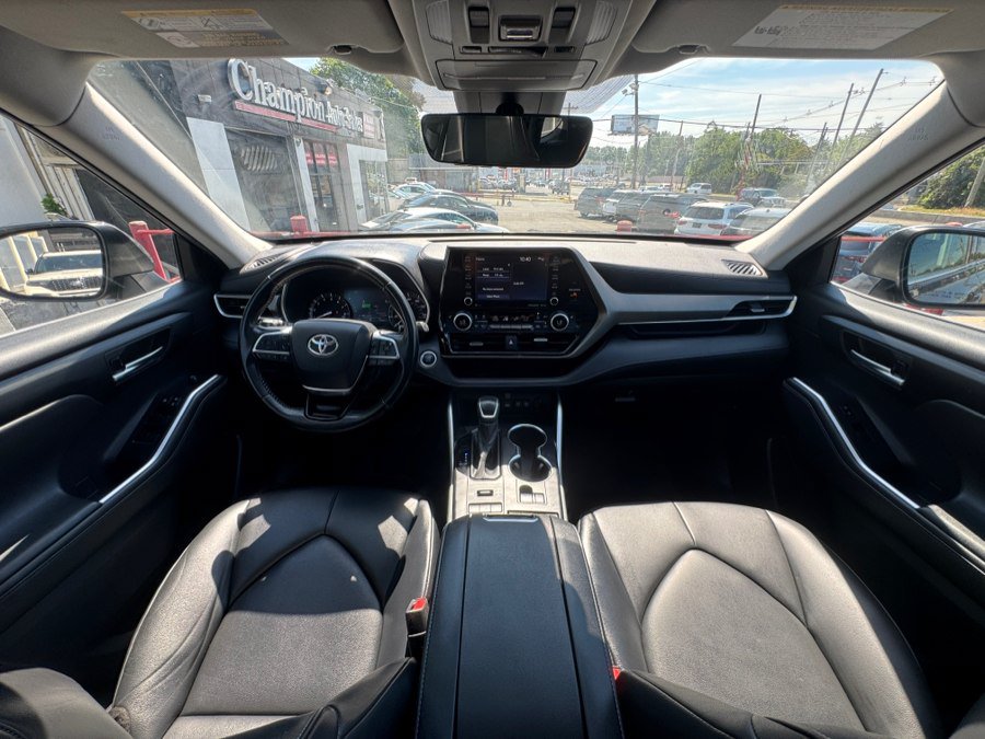 Used 2021 Toyota Highlander XLE AWD/4WD image 44