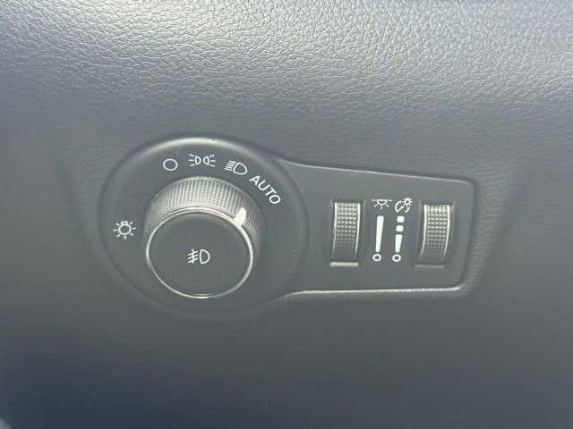 Used 2022 Jeep Compass Latitude w/ Sun and Sound Group AWD/4WD image 18