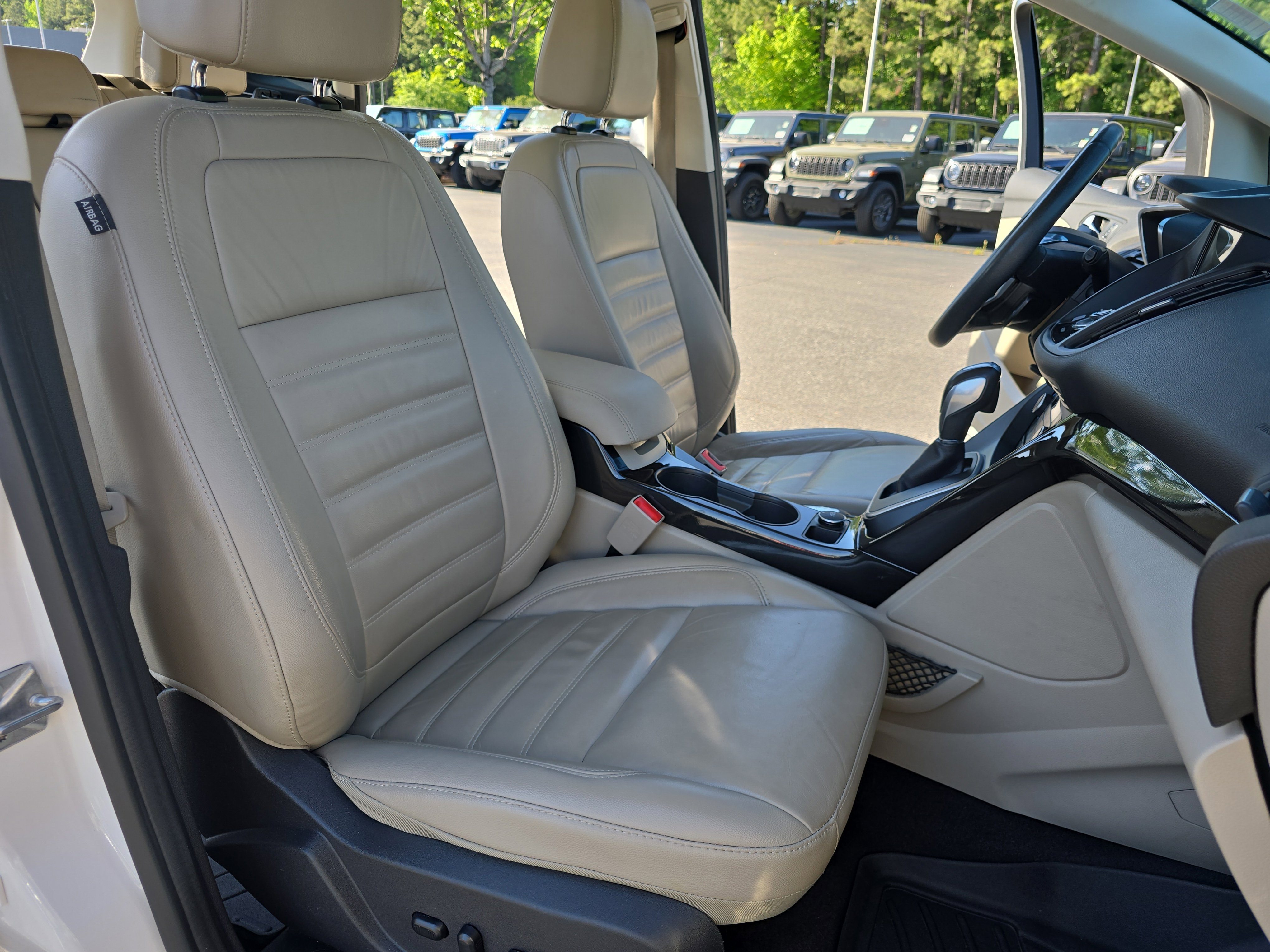 Used 2017 Ford C-MAX Titanium w/ Equipment Group 301A image 10