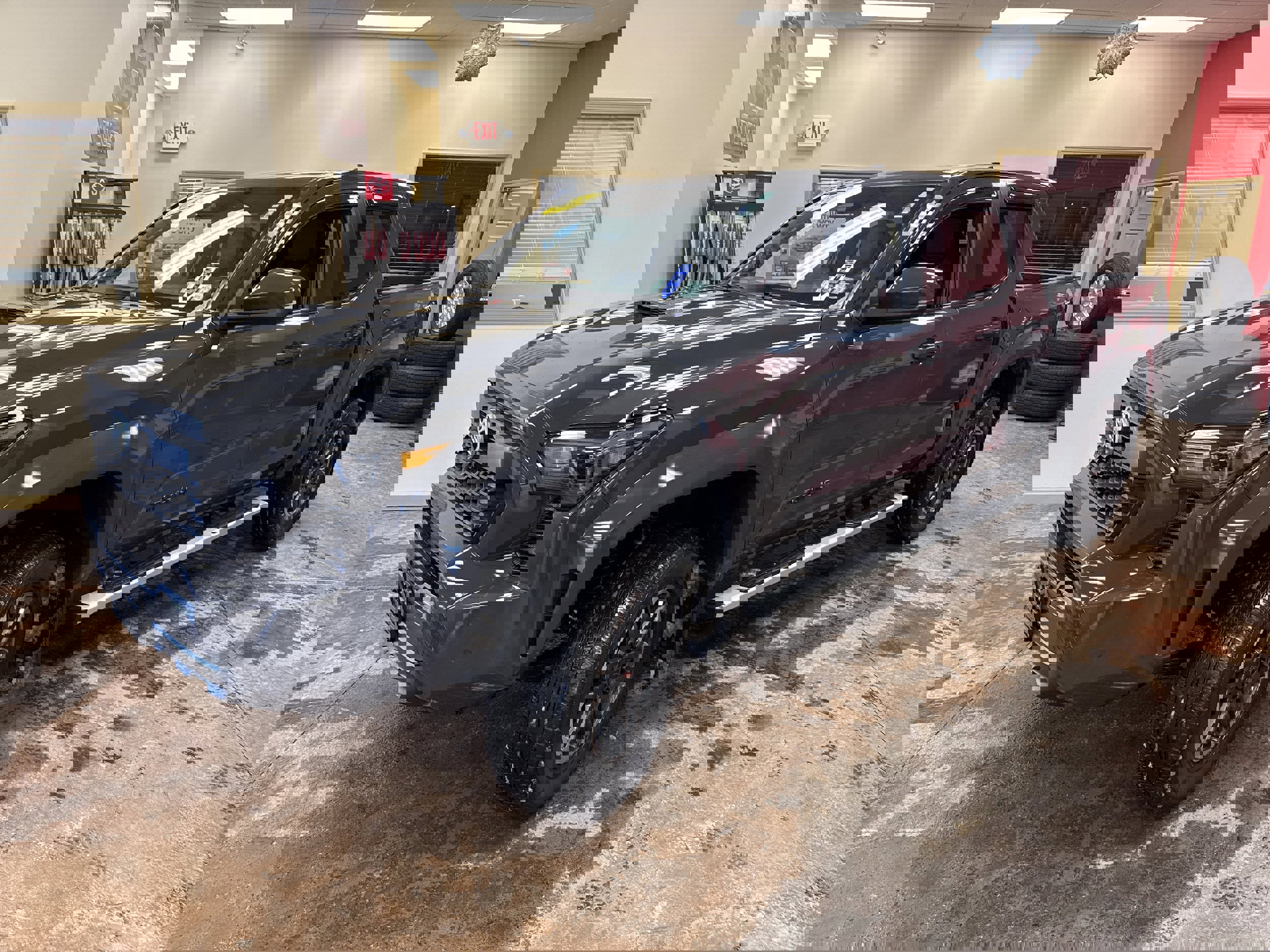 Used 2024 Toyota Tacoma TRD Sport w/ TRD Sport Upgrade Package image 3