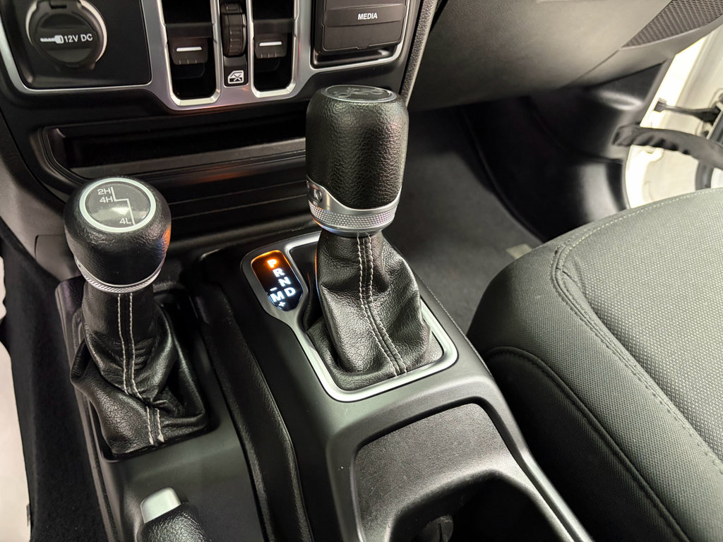 Used 2018 Jeep Wrangler Unlimited Sahara w/ Uconnect 4C Nav & Sound Group image 18