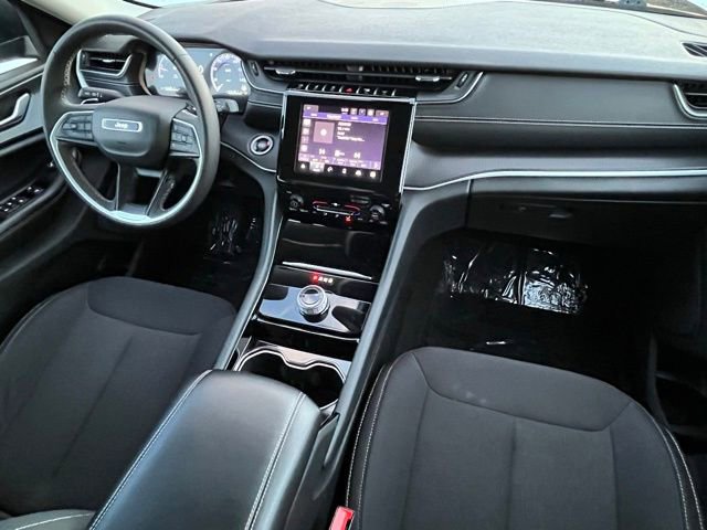 Used 2023 Jeep Grand Cherokee Laredo image 29