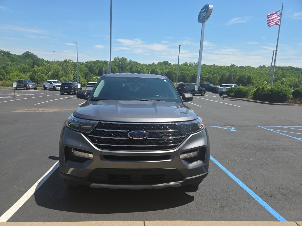 Used 2021 Ford Explorer XLT w/ Equipment Group 202A AWD/4WD image 2